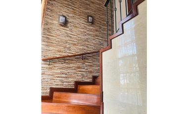 SE VENDE CASA EN PRADERAS DEL ROCIO, VILLA ZAITA