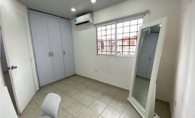 Casa Unifamiliar Remodelada de Esquina en Las Cumbres en Venta - LH