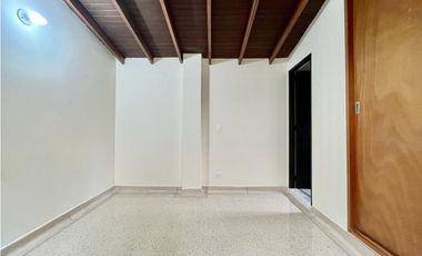 Vende casa segundo piso con terraza. Envigado. San Marcos.