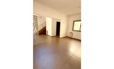ALQUILO DUPLEX EN CHACRAS DEL NORTE TRES DORMITORIOS