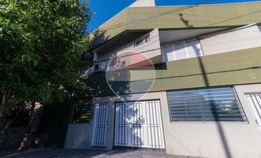 Duplex en venta de 2 dormitorios, patio y cochera