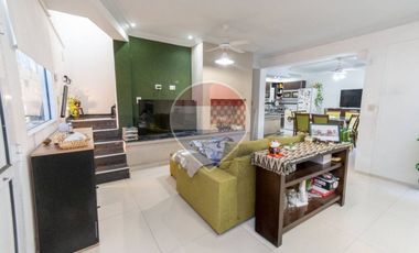 Duplex en venta de 2 dormitorios, patio y cochera