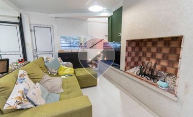 Duplex en venta de 2 dormitorios, patio y cochera
