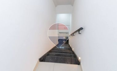 Duplex en venta de 2 dormitorios, patio y cochera