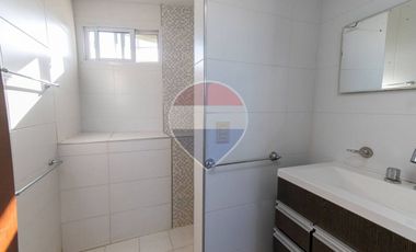 Duplex en venta de 2 dormitorios, patio y cochera