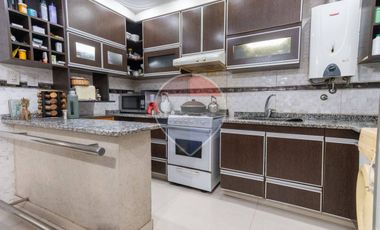 Duplex en venta de 2 dormitorios, patio y cochera