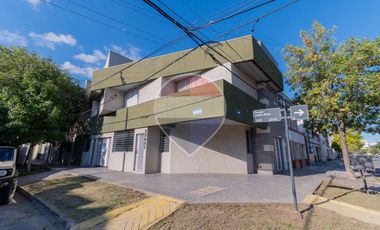 Duplex en venta de 2 dormitorios, patio y cochera