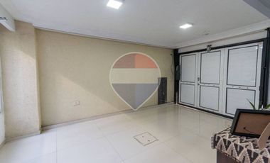 Duplex en venta de 2 dormitorios, patio y cochera