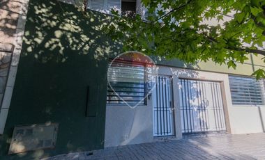 Duplex en venta de 2 dormitorios, patio y cochera