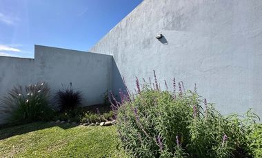 VENTA CASA EN BAJO LA VIÑA 3 DORMITORIOS