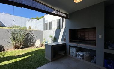 VENTA CASA EN BAJO LA VIÑA 3 DORMITORIOS