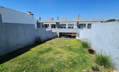 VENTA CASA EN BAJO LA VIÑA 3 DORMITORIOS