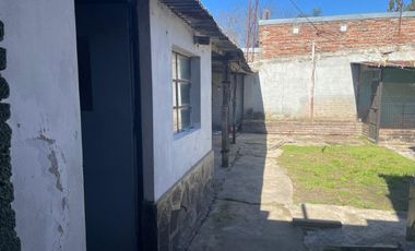 VENTA - CASA 2 DORMITORIO CON IMPORTANTE JARDIN