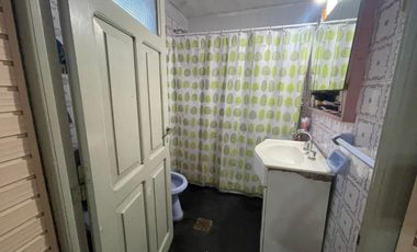 VENTA - CASA 2 DORMITORIO CON IMPORTANTE JARDIN
