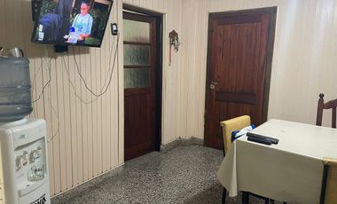 VENTA - CASA 2 DORMITORIO CON IMPORTANTE JARDIN