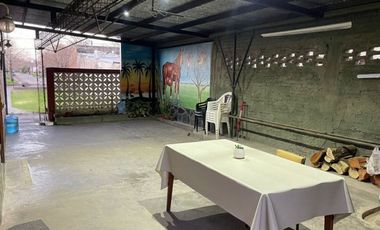 VENTA - CASA 2 DORMITORIO CON IMPORTANTE JARDIN