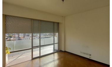Alquiler: Semipiso en Edificio Ñaró - Peatonal de Concordia