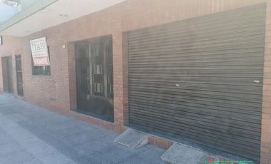 Casa en alquiler c/ cochera en Villa Soldati