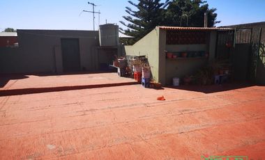 Casa en alquiler c/ cochera en Villa Soldati