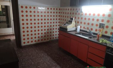 Casa en alquiler c/ cochera en Villa Soldati