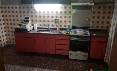 Casa en alquiler c/ cochera en Villa Soldati