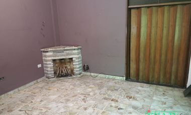 Casa en alquiler c/ cochera en Villa Soldati