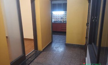 Casa en alquiler c/ cochera en Villa Soldati