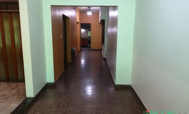 Casa en alquiler c/ cochera en Villa Soldati