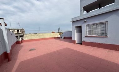 CASA 5 AMB VILLA MADERO MAS  GALPON Y COCHERA