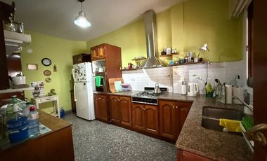 CASA 5 AMB VILLA MADERO MAS  GALPON Y COCHERA