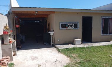 CASA 3 AMBIENTES VENTA GLEW BARRIO SANTA ANA