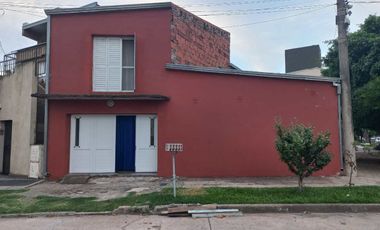 VENTA CASA 2 DORM Y COCHERA EN M° SELVA