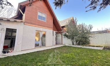 Casa en Arriendo en COD39954 Ubicada en Altos del Maipo