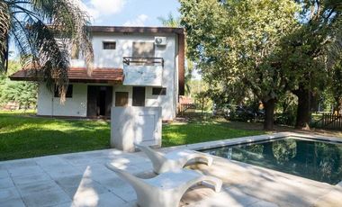 Se vende casa con pileta en Los Molinos