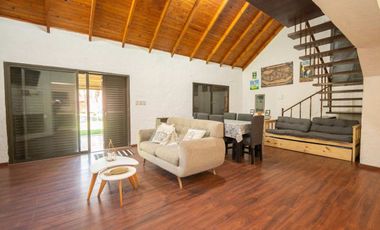 Se vende casa con pileta en Los Molinos