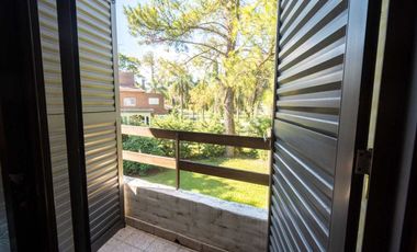Se vende casa con pileta en Los Molinos