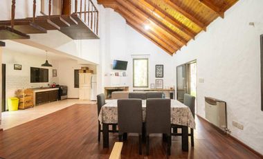 Se vende casa con pileta en Los Molinos