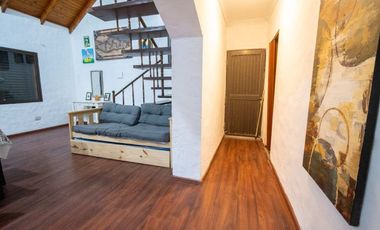 Se vende casa con pileta en Los Molinos