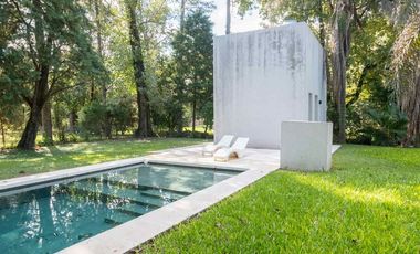Se vende casa con pileta en Los Molinos