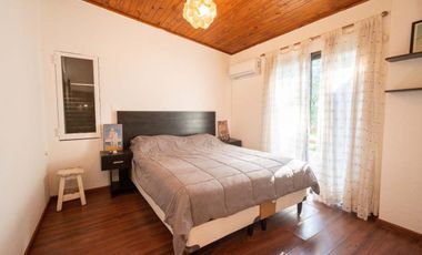 Se vende casa con pileta en Los Molinos