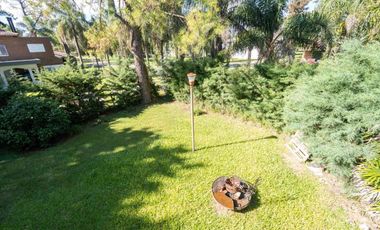 Se vende casa con pileta en Los Molinos