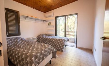 Se vende casa con pileta en Los Molinos