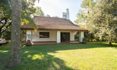 Se vende casa con pileta en Los Molinos