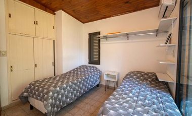 Se vende casa con pileta en Los Molinos