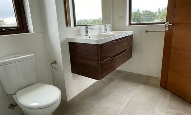 Casa en Arriendo en Condominio El Pangue