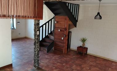 AMPLIA CASA CON ESTACIOAMIENTO EN VILLA ALEGRE