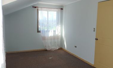 AMPLIA CASA CON ESTACIOAMIENTO EN VILLA ALEGRE