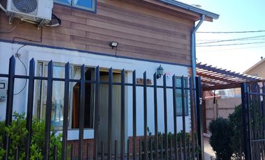 AMPLIA CASA CON ESTACIOAMIENTO EN VILLA ALEGRE