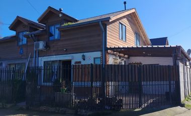 AMPLIA CASA CON ESTACIOAMIENTO EN VILLA ALEGRE