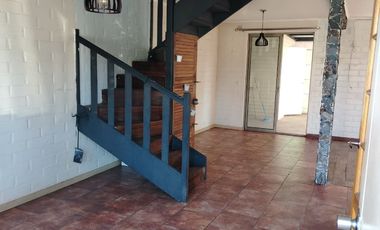 AMPLIA CASA CON ESTACIOAMIENTO EN VILLA ALEGRE